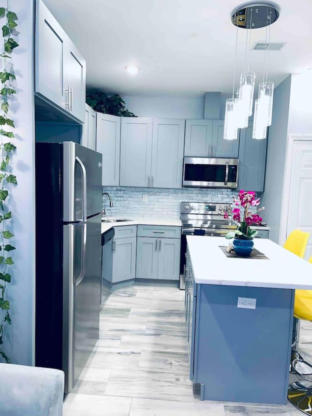 Lovely Beautiful 2br In Center * Philadelphia